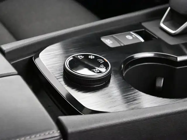 2025 Nissan Rogue SV MOONROOF AWD HEATED SEATS, HEATED STEERING - Photo 31