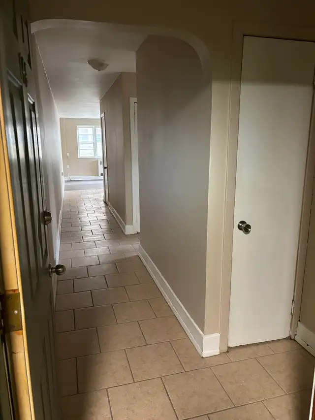 All util incl, close 2 hospital & shopping! Laundry on site @515 - Photo 2