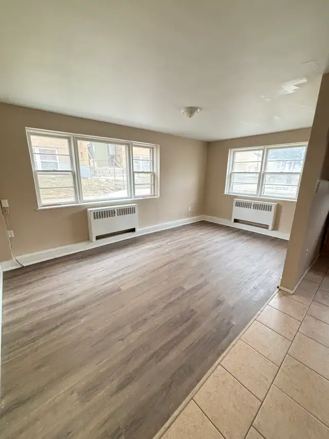 All util incl, close 2 hospital & shopping! Laundry on site @515 - Photo 7