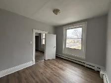 1st Month Free for this large 2 bdrm @ 136 Victoria St - Photo 6