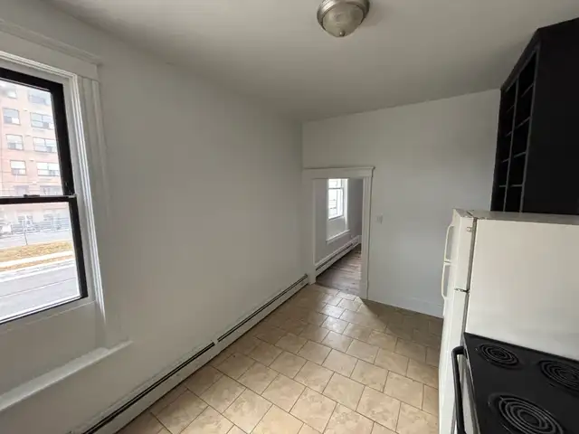 1st Month Free for this large 2 bdrm @ 136 Victoria St - Photo 9