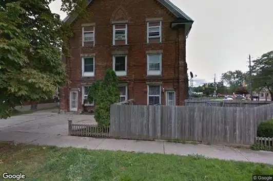 1st Month Free for this large 2 bdrm @ 136 Victoria St - Photo 11