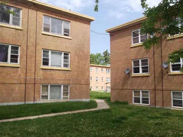 All inclusive 2 Bedroom Close to hospital & shopping! @515 Londo - Photo 2