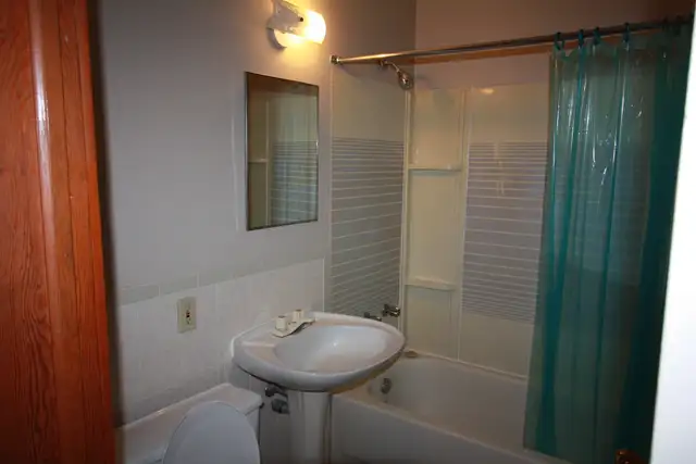 All inclusive 2 Bedroom Close to hospital & shopping! @515 Londo - Photo 8