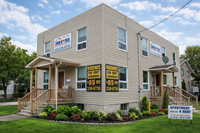 Furnished Bachelor for Rent Downtown Sarnia @ 104 Vidal St S - Photo 2