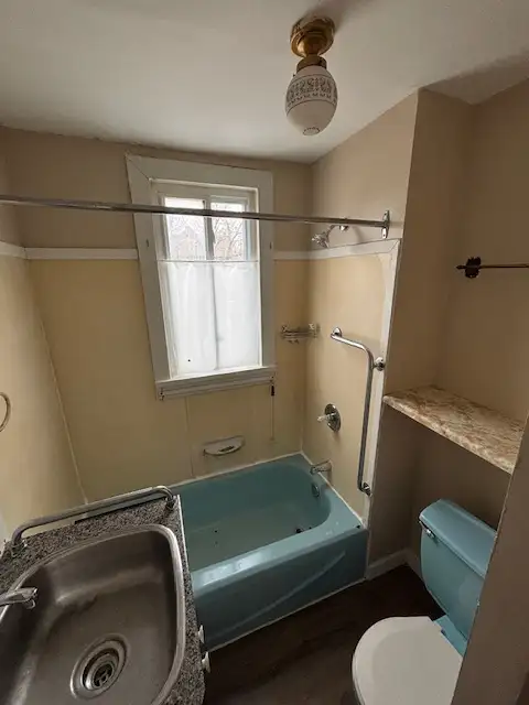 Furnished Bachelor for Rent Downtown Sarnia @ 104 Vidal St S - Photo 5