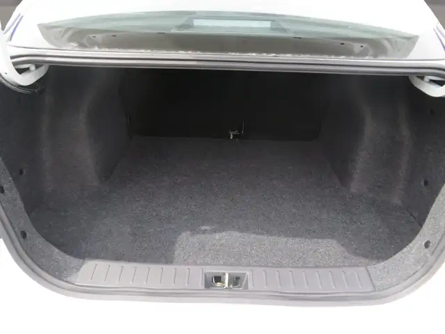 2025 Nissan Versa SV CVT - Photo 8