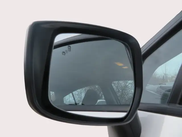 2025 Nissan Versa SV CVT - Photo 11