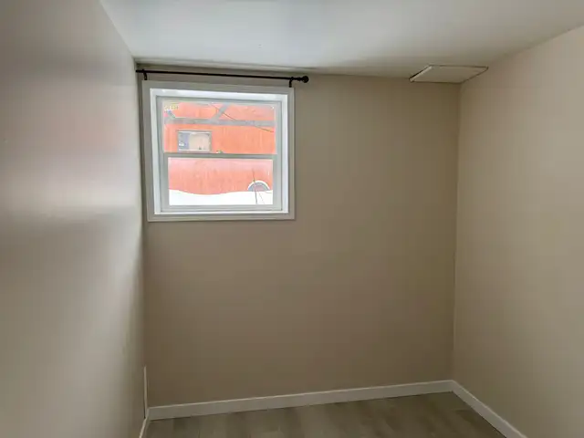 Beautiful and Quiet Basement Suite in Highland Green! - Photo 7