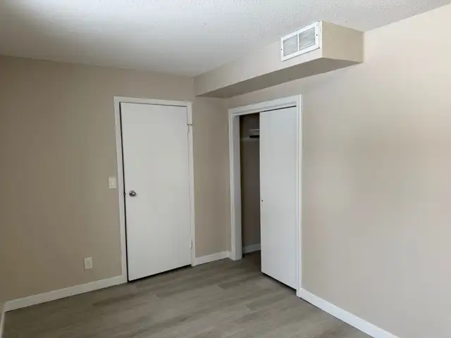 Beautiful and Quiet Basement Suite in Highland Green! - Photo 12