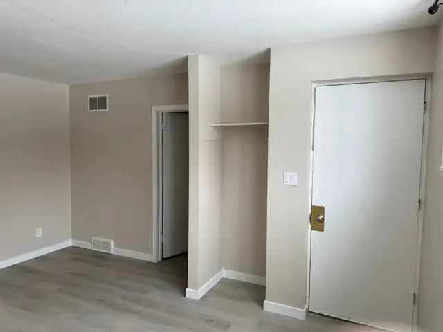 Beautiful and Quiet Basement Suite in Highland Green! - Photo 18