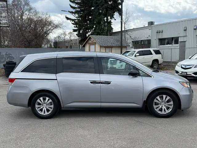 2016 Honda Odyssey 4dr Wgn SE |ACCIDENT FREE|8PASSENGERS|CERTIFI - Photo 4