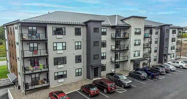 405-20 Patience Ln, 2Beds TOP FLOOR w/balcony!  Avail July 1