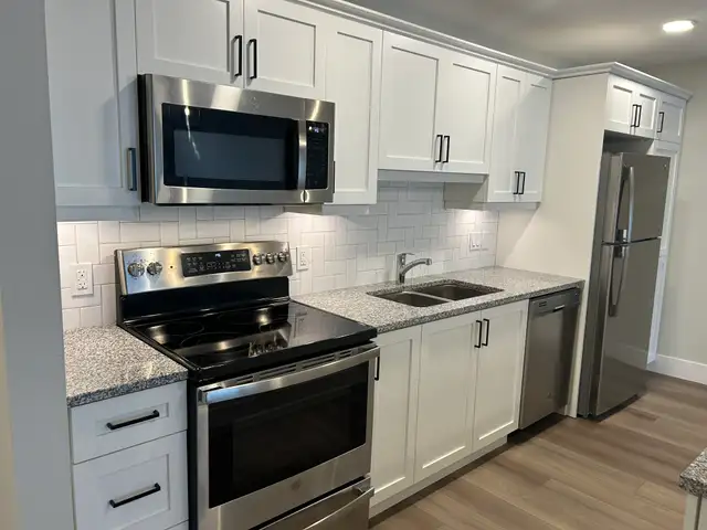 405-20 Patience Ln, 2Beds TOP FLOOR w/balcony!  Avail July 1 - Photo 3