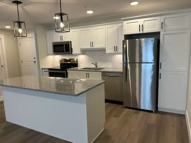 405-20 Patience Ln, 2Beds TOP FLOOR w/balcony!  Avail July 1 - Photo 4