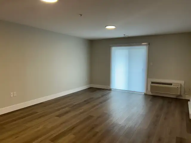 405-20 Patience Ln, 2Beds TOP FLOOR w/balcony!  Avail July 1 - Photo 5