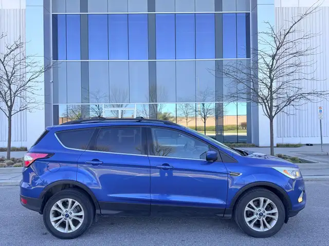 2018 Ford Escape SEL 4dr 4x4 Automatic - Photo 4