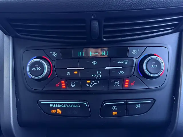 2018 Ford Escape SEL 4dr 4x4 Automatic - Photo 18