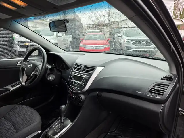 Hyundai Accent GL 2017 GL FREINS NEUFS A/C SIEGES CHAUFFANTS - Photo 9