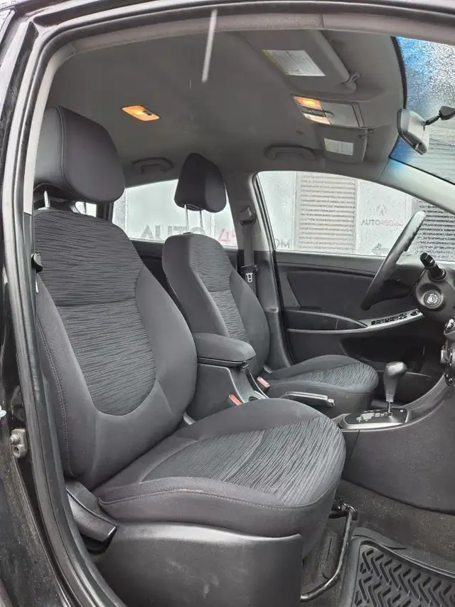 Hyundai Accent GL 2017 GL FREINS NEUFS A/C SIEGES CHAUFFANTS - Photo 10