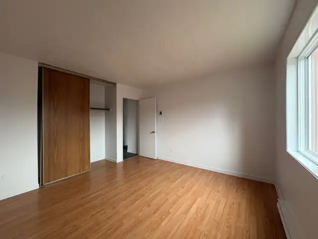 Granby 4 1/2 libre MAI  55 ANS ET PLUS NON FUMEUR NON ANIMAUX - Photo 5