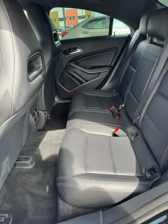 2017 Mercedes-Benz CLA250 4MATIC : No Reported Accidents - Photo 9