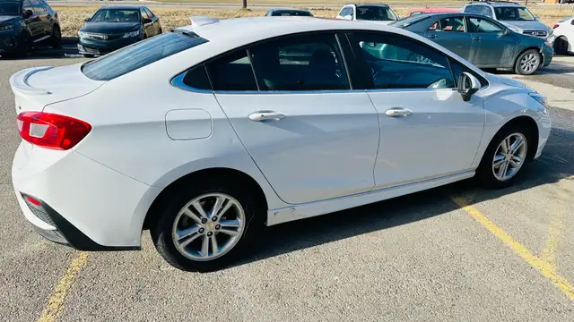 2017 Chevrolet Cruze 4dr Sdn 1.4L LT w/1SD - Photo 2