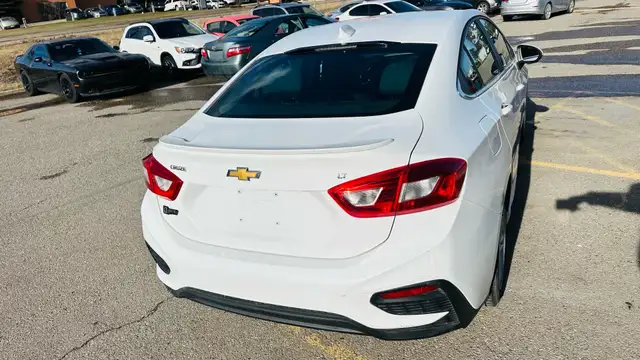 2017 Chevrolet Cruze 4dr Sdn 1.4L LT w/1SD - Photo 3