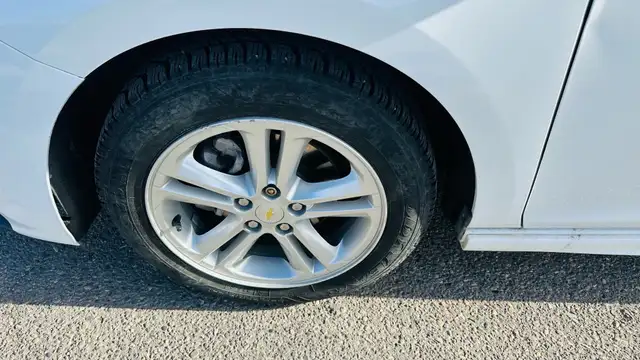 2017 Chevrolet Cruze 4dr Sdn 1.4L LT w/1SD - Photo 4