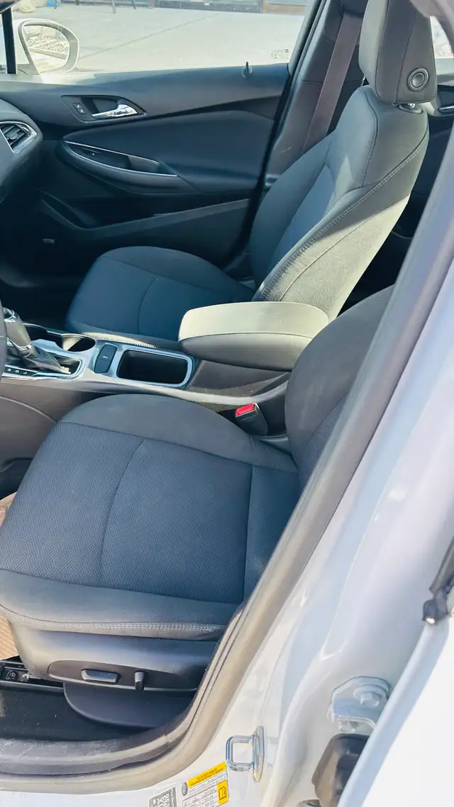 2017 Chevrolet Cruze 4dr Sdn 1.4L LT w/1SD - Photo 6