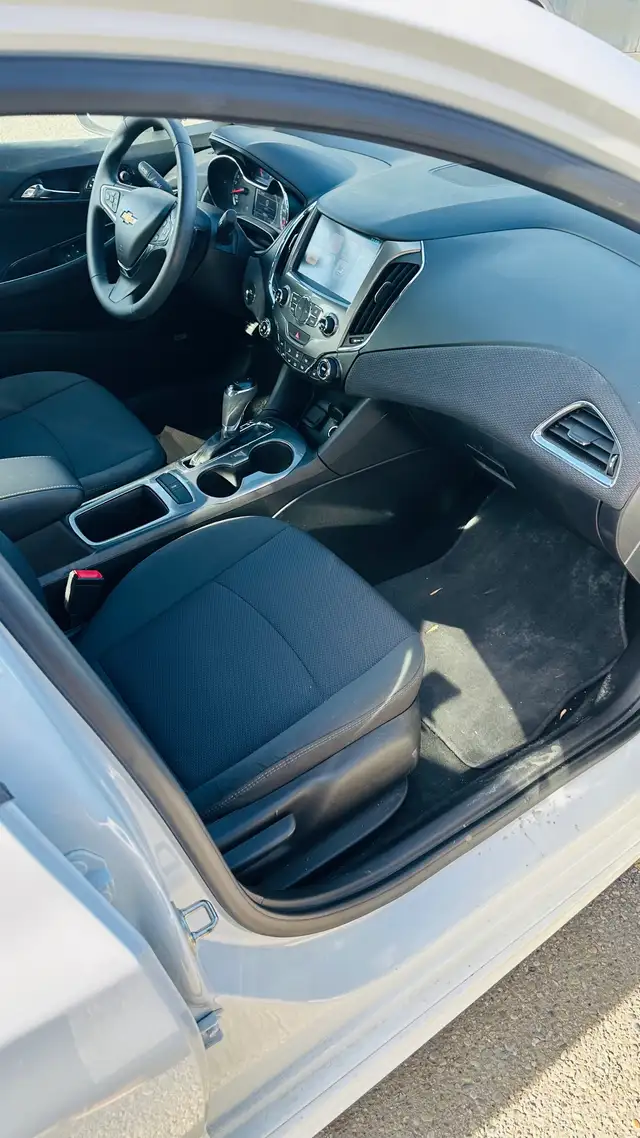 2017 Chevrolet Cruze 4dr Sdn 1.4L LT w/1SD - Photo 8