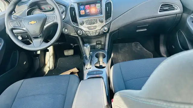 2017 Chevrolet Cruze 4dr Sdn 1.4L LT w/1SD - Photo 9