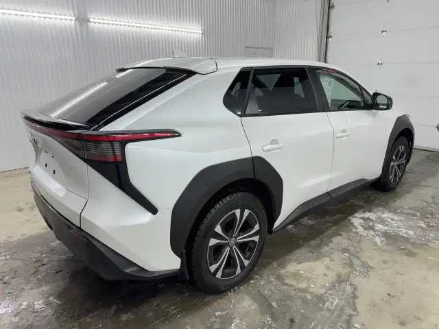 Toyota bZ4X Le A/c Caméra 2024 - Photo 7