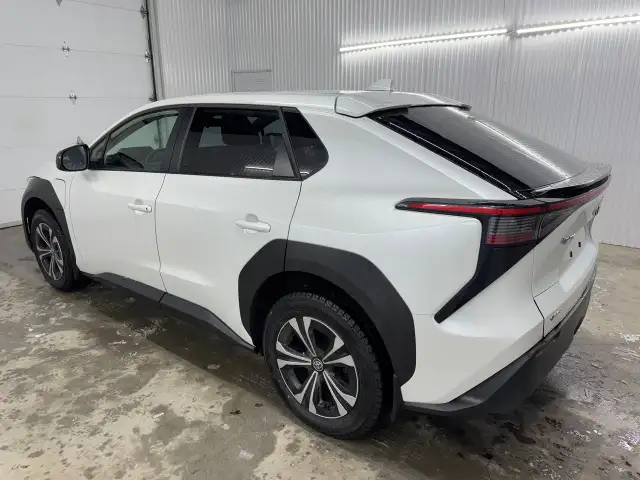 Toyota bZ4X Le A/c Caméra 2024 - Photo 11