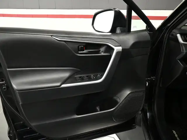 2024 Toyota RAV4 LE No Accident Radar Cruise Lane Assist Blind S - Photo 11