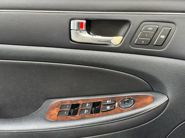 2010 Hyundai Genesis w/Technology Pkg DEALER SERVICED - Photo 26