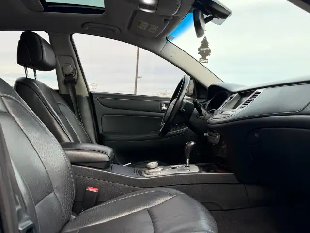 2010 Hyundai Genesis w/Technology Pkg DEALER SERVICED - Photo 32