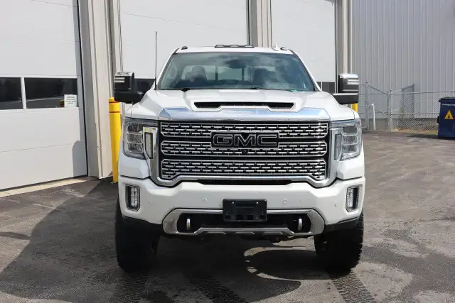 2022 GMC Sierra 3500 Denali 6.6L DuraMax - Photo 2