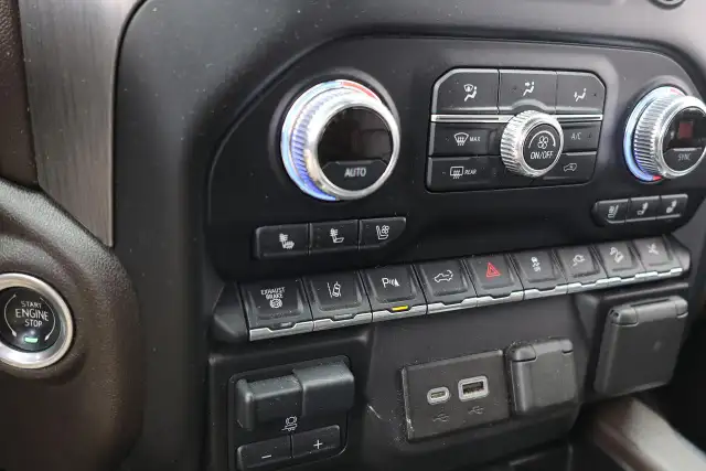 2022 GMC Sierra 3500 Denali 6.6L DuraMax - Photo 15