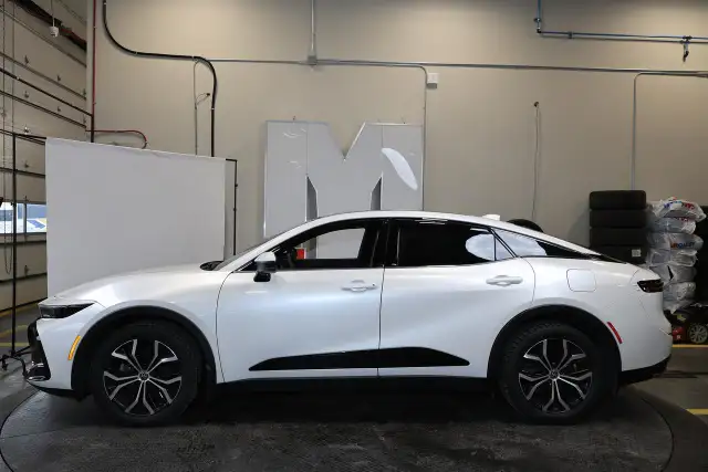 2023 Toyota Crown LIMITED AWD HYBRID - PANO|NAVI|CAMERA|BLINDSPO - Photo 3