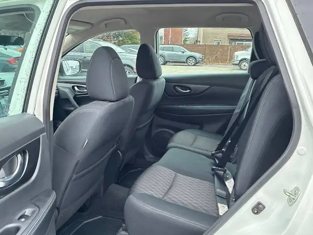 2017 NISSAN ROGUE S | LOW KMS | CLEAN CARFAX - Photo 8