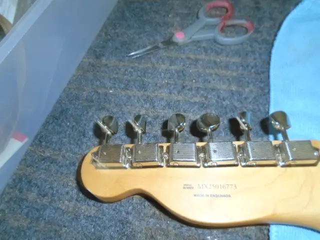 Telecaster Neck comes with Hardware - Photo 3