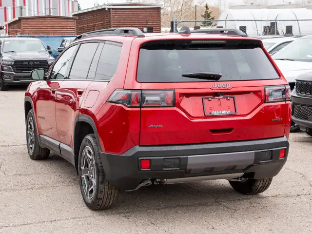 2026 Jeep Cherokee Laredo - Photo 3