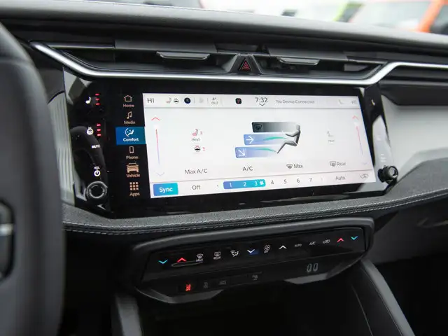 2026 Jeep Cherokee Laredo - Photo 15