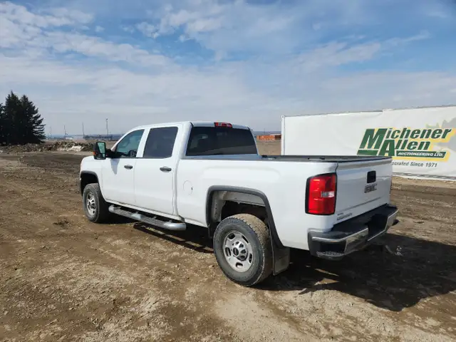2016 GMC Sierra 2500HD - Photo 2