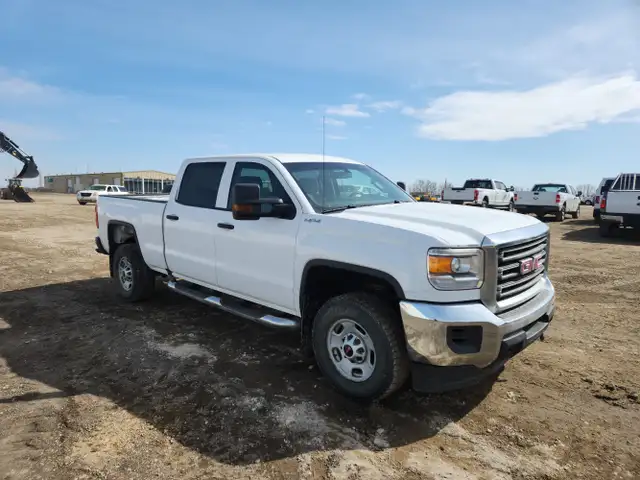 2016 GMC Sierra 2500HD - Photo 4