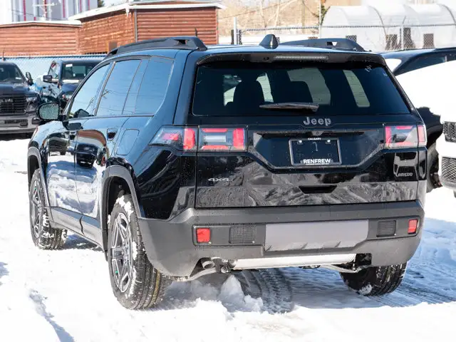 2026 Jeep Cherokee Laredo - Photo 3