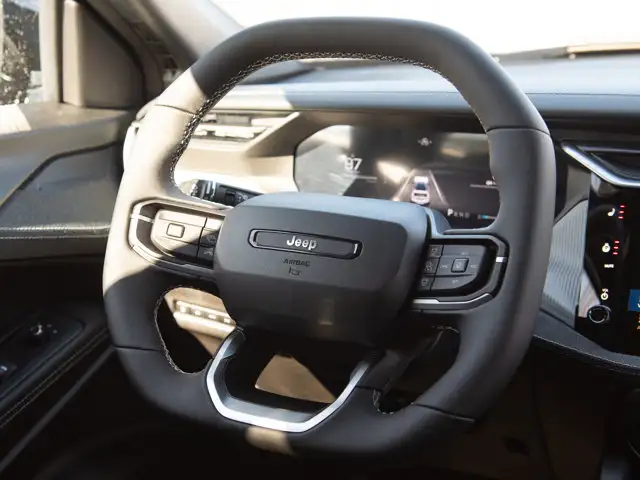 2026 Jeep Cherokee Laredo - Photo 11