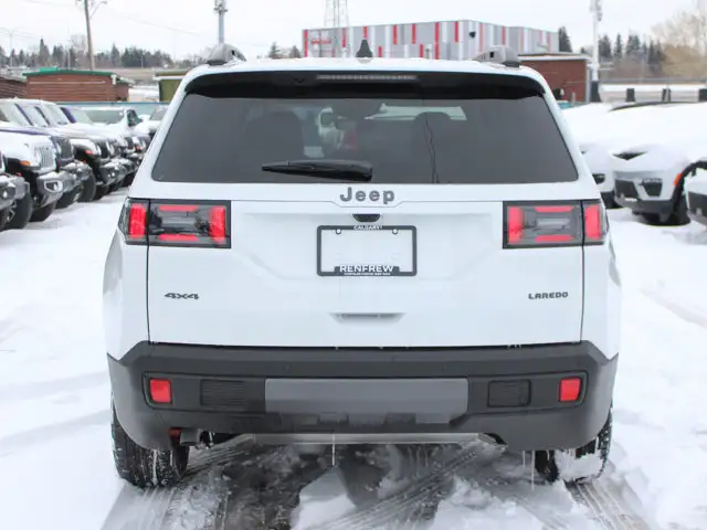 2026 Jeep Cherokee Laredo - Photo 3