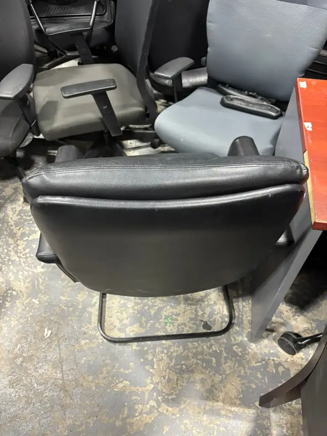 Leather Visitor Chair – Excellent Condition-Ufficio Furniture! - Photo 6